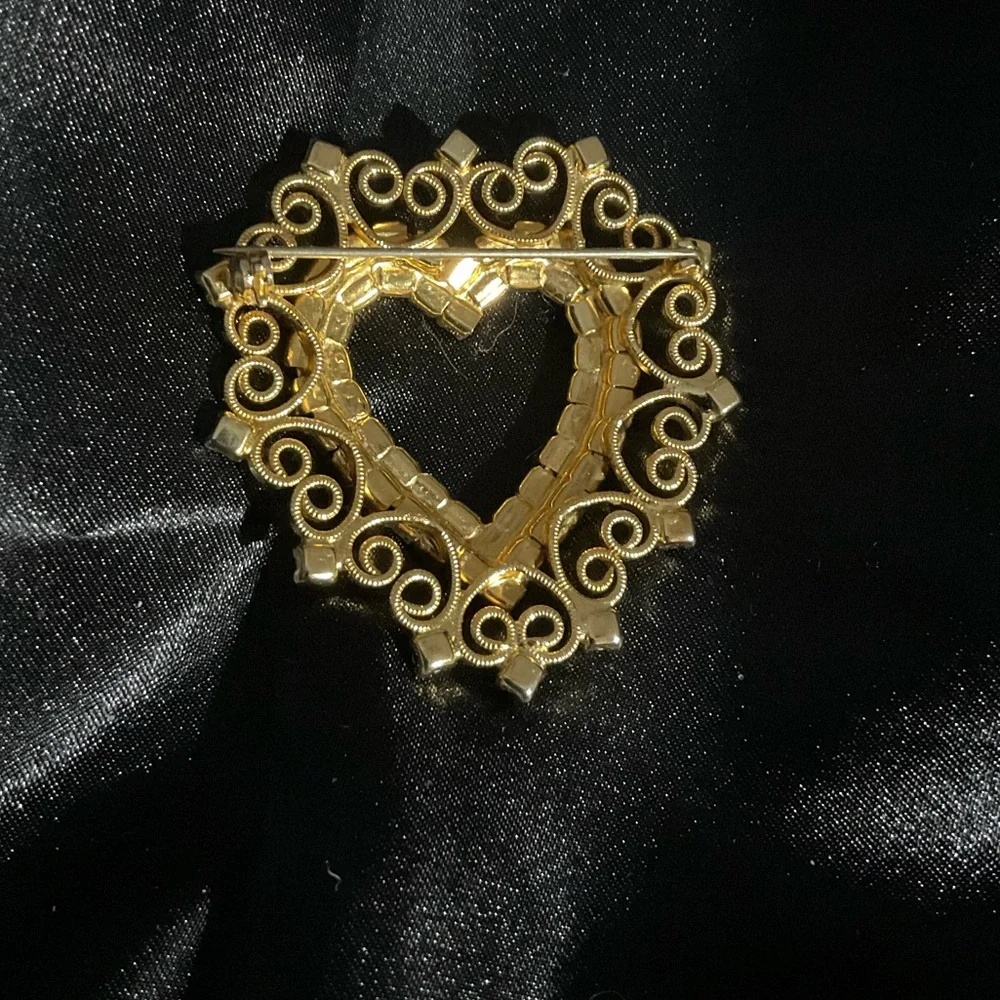 Valentine Brooch Ornate Gold, red, rhinestone and pearls 3069 - Picture 3 of 3